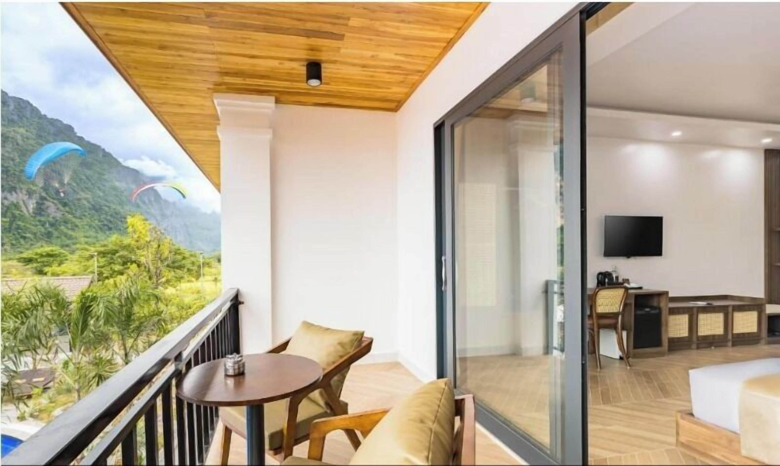 Habitación cuádruple familiar, balcón | Escritorio, espacio para trabajar con un portátil, wifi gratis