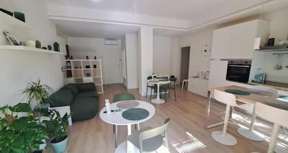 THE BALCONY IN THE PARK – Elegant Deluxe 4-Bedroom Apartment