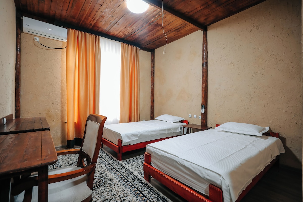 Comfort Twin Room, Courtyard View | Laptop workspace, WiFi (free)