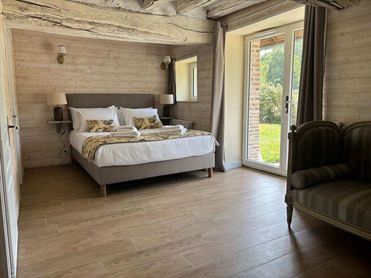 3 bedrooms, bed sheets