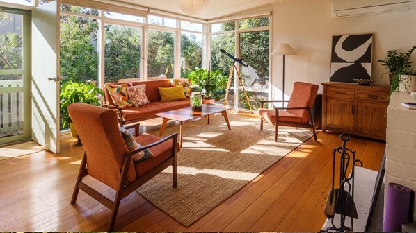 Living area - Rosie's Place l Point Lonsdale (Point Lonsdale)