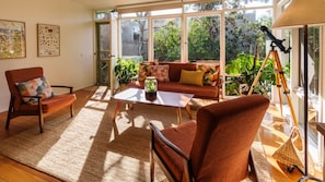 Living area - Rosie's Place l Point Lonsdale (Point Lonsdale)