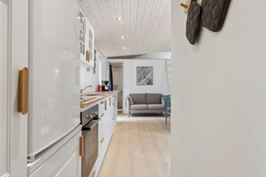 Coffee/tea maker, fridge, oven, stovetop - Cozy retreat near the Djursland coast (Ørsted)