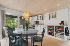 Dining - Cozy retreat near the Djursland coast (Ørsted)