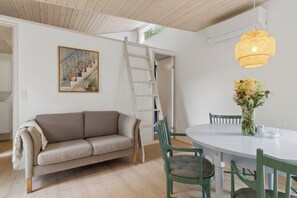 Interior - Cozy retreat near the Djursland coast (Ørsted)