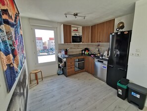 Frigorífic, microones, forn i placa de cuina 
