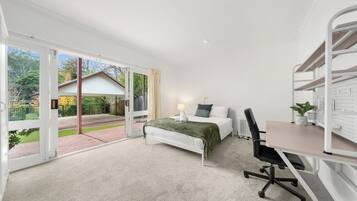 2 bedrooms, desk, free WiFi, bed sheets