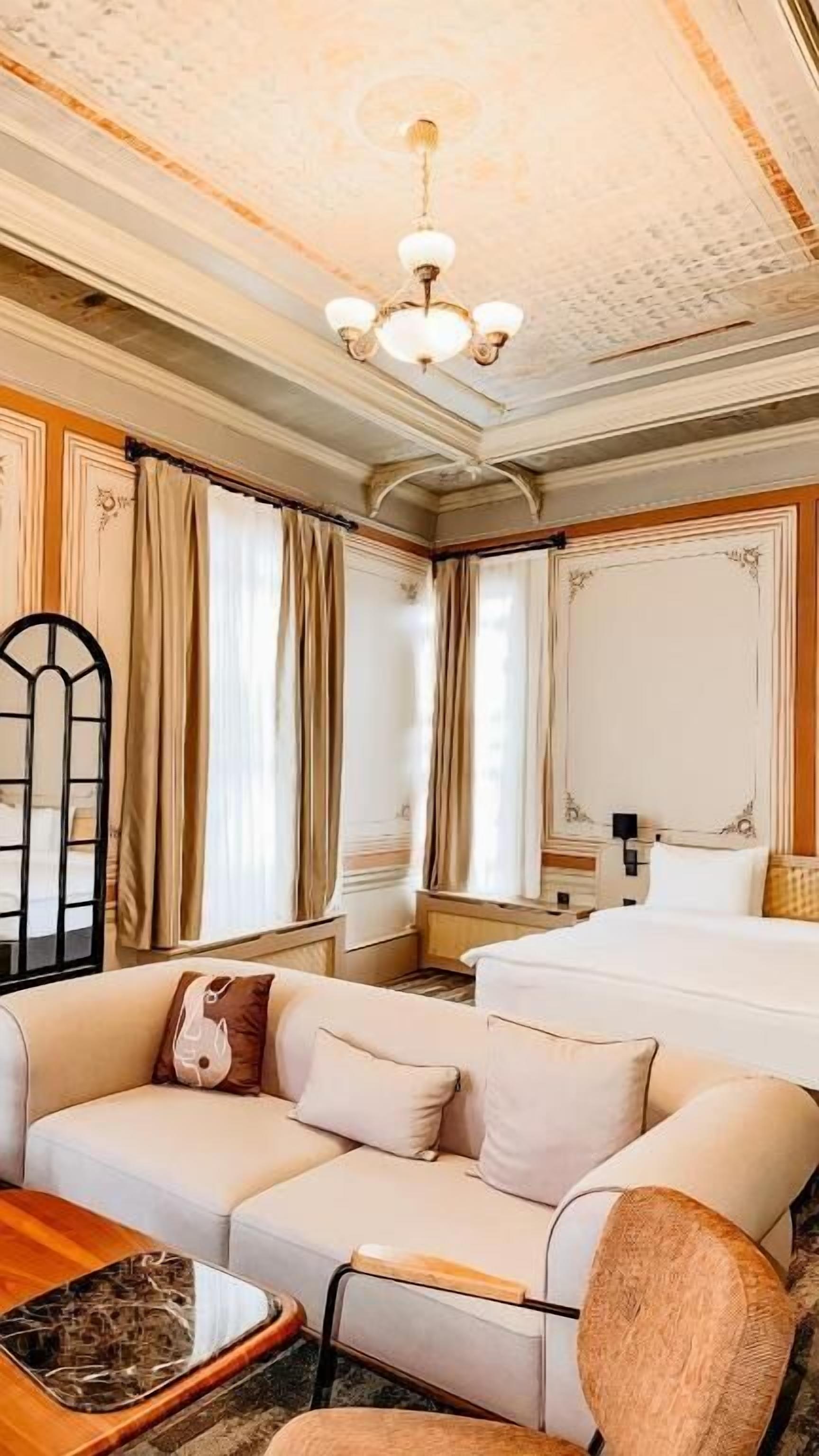 Phòng Suite có thiết kế đặc trưng, quang cảnh thành phố | Nội thất