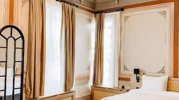 Phòng Suite có thiết kế đặc trưng, quang cảnh thành phố | Nội thất