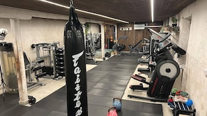 Fitness facility - Villa Sakis - Historic Swedish Farm Cottage - Lake & Sauna (Lindesby)