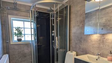 Shower, towels