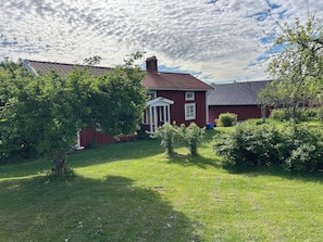 Exterior - Villa Sakis - Historic Swedish Farm Cottage - Lake & Sauna (Lindesby)