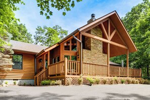 Exterior - Access to 3 Pools, Private Hot Tub! Gatlinburg Gem (Gatlinburg)