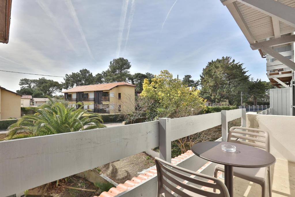 Chambre Familiale, balcon, vue jardin | Terrasse/Patio