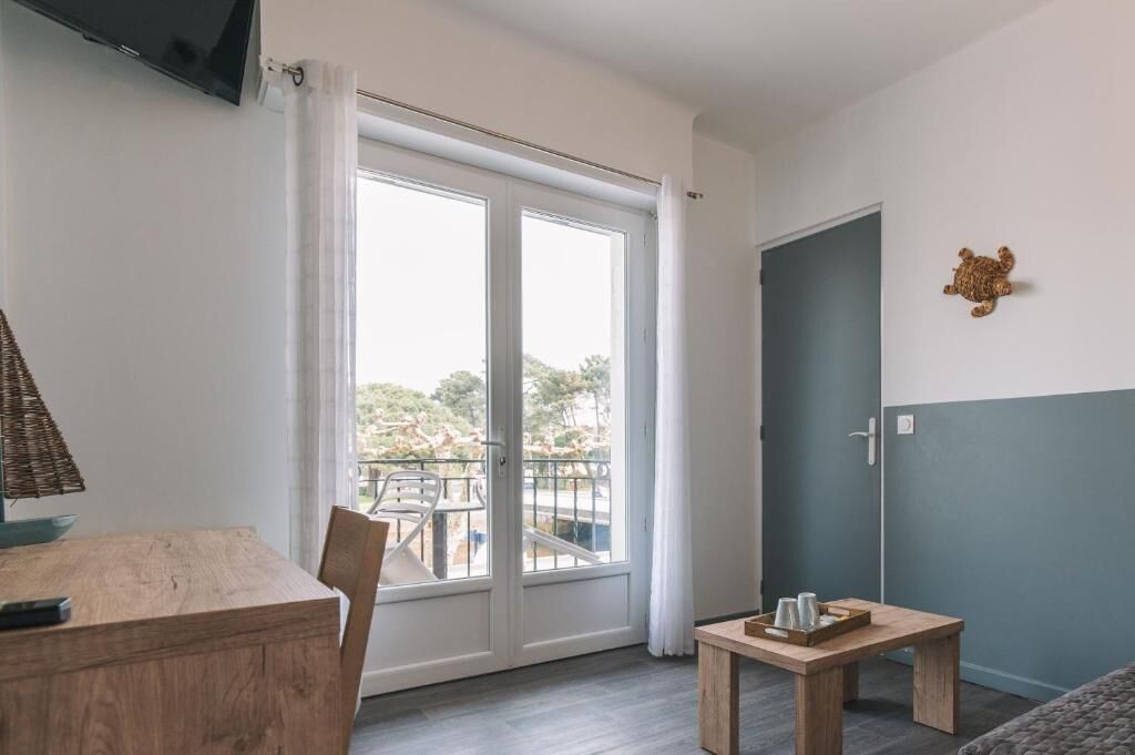 Comfort Double Room, Balcony, Harbor View | Living area