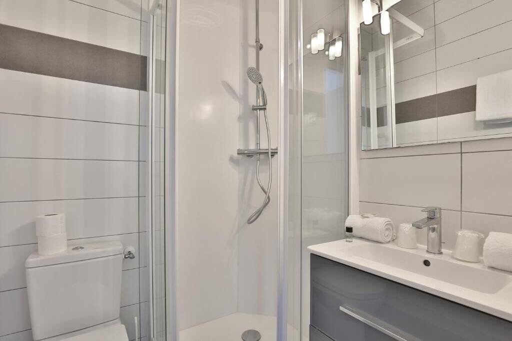 Chambre Triple Standard | Salle de bain