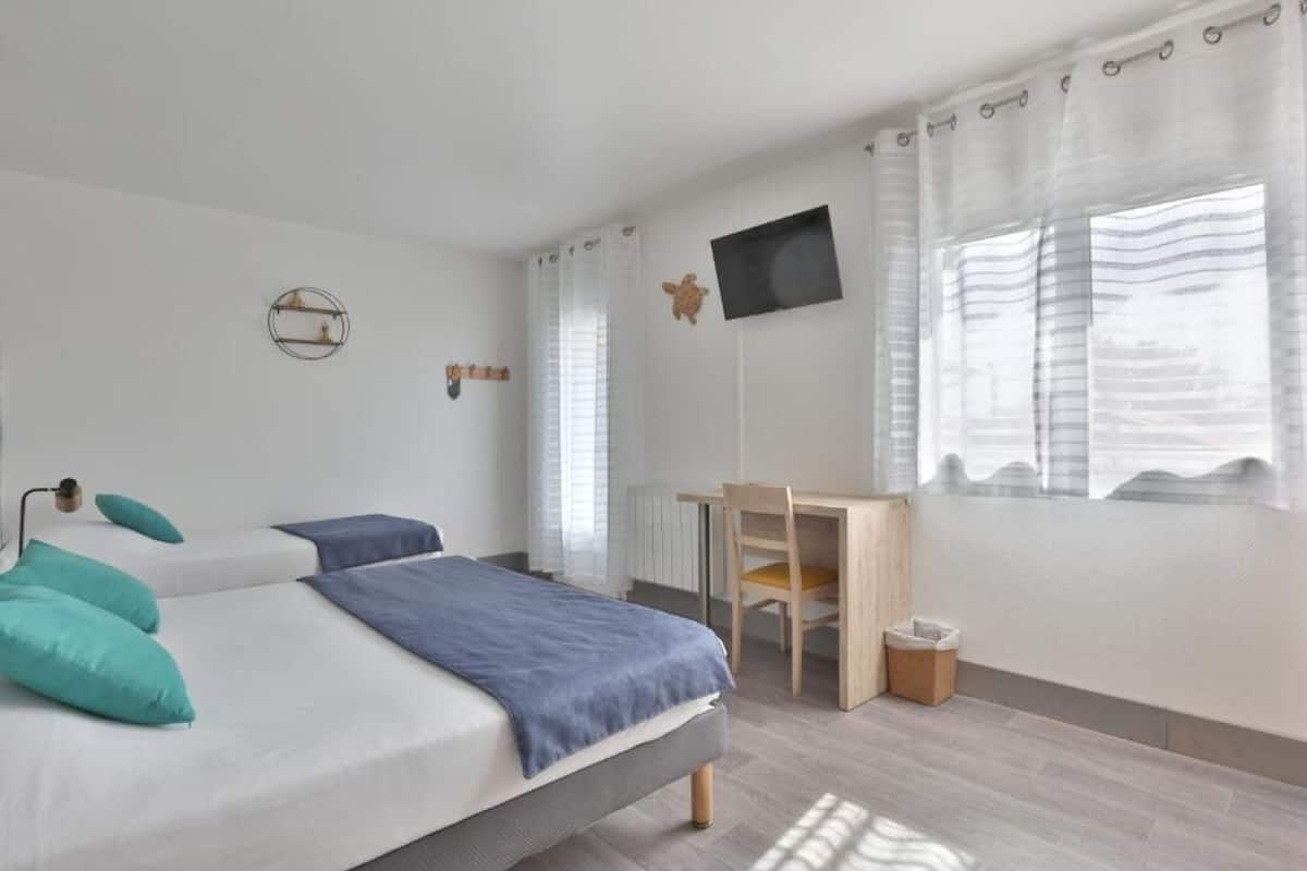 Dreibettzimmer, Balkon, Gartenblick