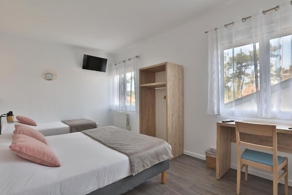 Standard Triple Room | WiFi (free) - HOTEL DU CAP (Capbreton)