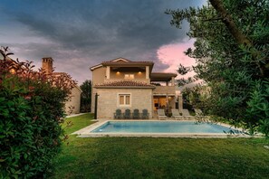 A two-story house with a swimming pool, a balcony, and a chimney. - Villa Lykka (100631-K1) - Kastelir (Kastelir)