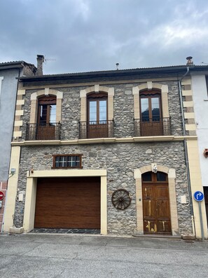 Exterior - A house in the heart of Montcalm, perfect for families of adventurers and sports enthusiasts (Val-de-Sos)