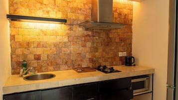 Villa familiar, 2 habitaciones, alberca privada | Cocina privada