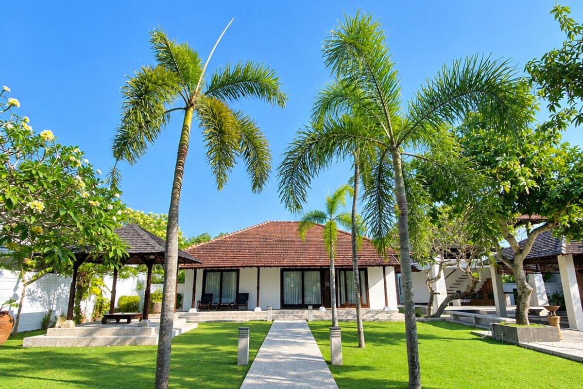 Vila Eksklusif, 3 kamar tidur, kolam renang pribadi, pemandangan kebun | Brankas, meja kerja, ruang kerja ramah laptop, dan Wi-Fi gratis