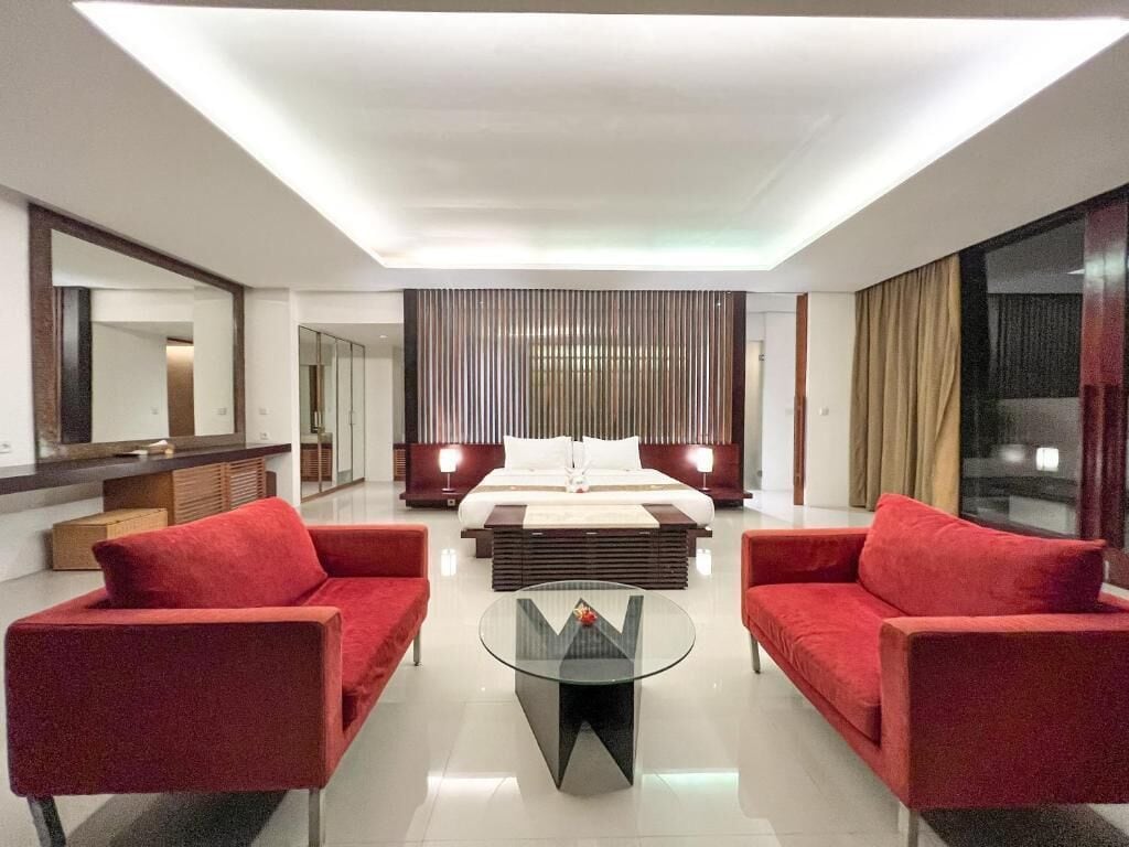 Executive villa, 2 slaapkamers, privézwembad | Een kluis op de kamer, een bureau, een laptopwerkplek, gratis wifi