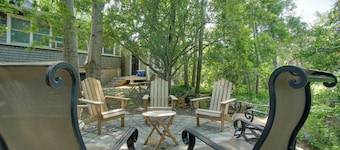 Walk to Beach! Oak Bluffs Home & Studio