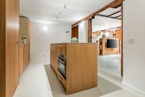 Coffee/tea maker, fridge, microwave, oven - Charm and Design Next to the Royal Palace (Madrid)