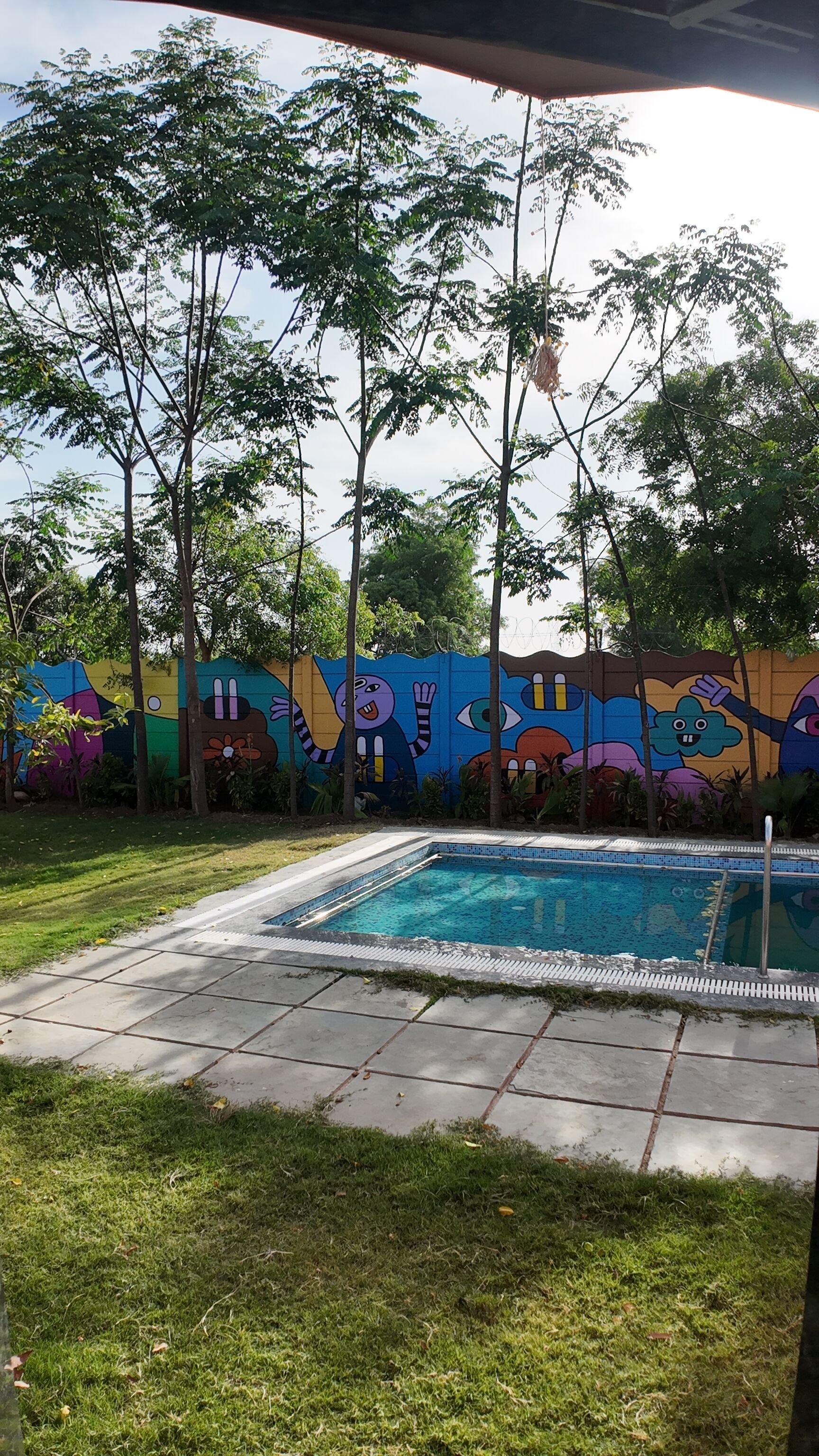 2 outdoor pools