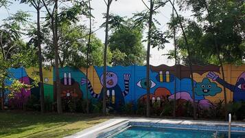 2 outdoor pools
