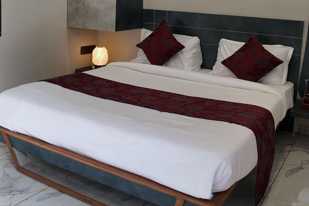 Deluxe Double or Twin Room, Garden View | WiFi (free)