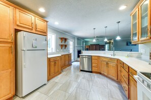 Coffee/tea maker, fridge, microwave, stovetop - Bring Your Pets! Family-Friendly Cary Home w/ Yard (Cary)