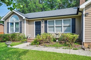 Exterior - Home 7 Mi to Truliant Amphitheater! Bring Your Pup (Charlotte)