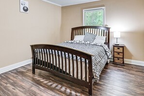 Room - Home 7 Mi to Truliant Amphitheater! Bring Your Pup (Charlotte)
