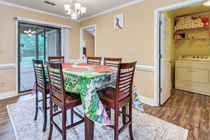 Dining - Home 7 Mi to Truliant Amphitheater! Bring Your Pup (Charlotte)