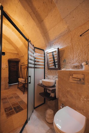 Hair dryer, towels, soap, toilet paper - Authentic Cave Room-Velum Cappadocia (Nevşehir)