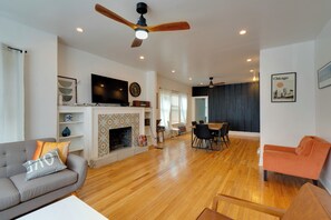 TV, fireplace, books, stereo - Pool Table! Pet-Friendly Haven 6 Mi to Rate Field (Chicago)