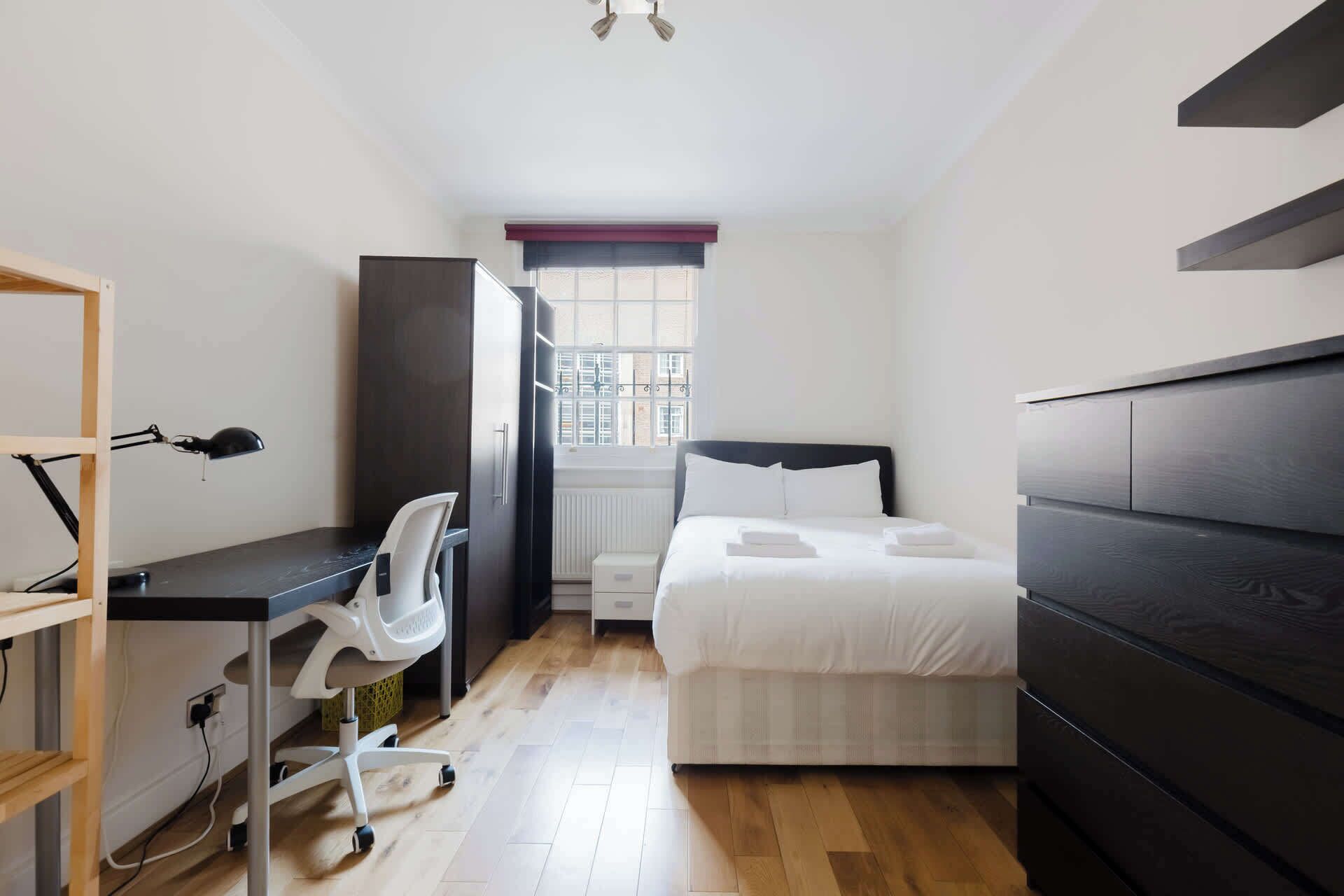 2 bedrooms, iron/ironing board, internet, bed sheets