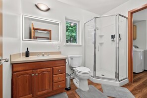 Bathroom - Sonoma Weinhaus Sleeps 6 HotTub  Steambath Gourmet Coffee Korbel Russian River (Guerneville)