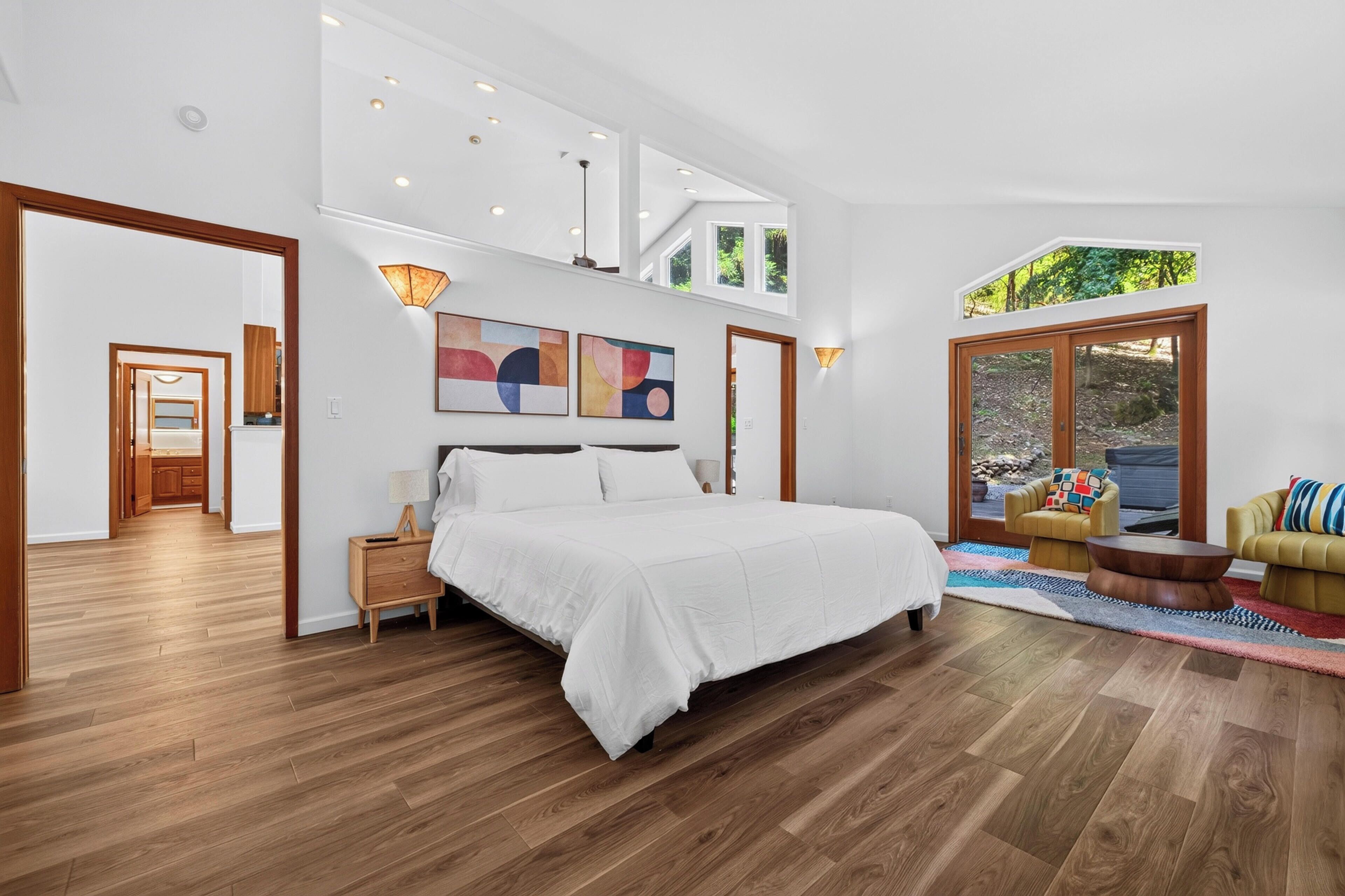 Tabla de planchar con plancha, wifi gratis y ropa de cama 