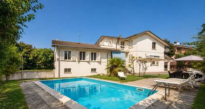 Villa in Piacenza with 4 bedrooms sleeps 8