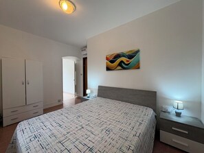 Bügeleisen/Bügelbrett, Reisekinderbett, kostenloses WLAN