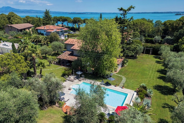 Pool - Villa El Perlè by Geco Vacation Rentals (Padenghe Sul Garda)