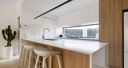 Hillarys Urban Haus 4BR Near Beach and Marina