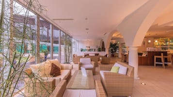Behandelingskamers voor koppels, een sauna, een stoombad