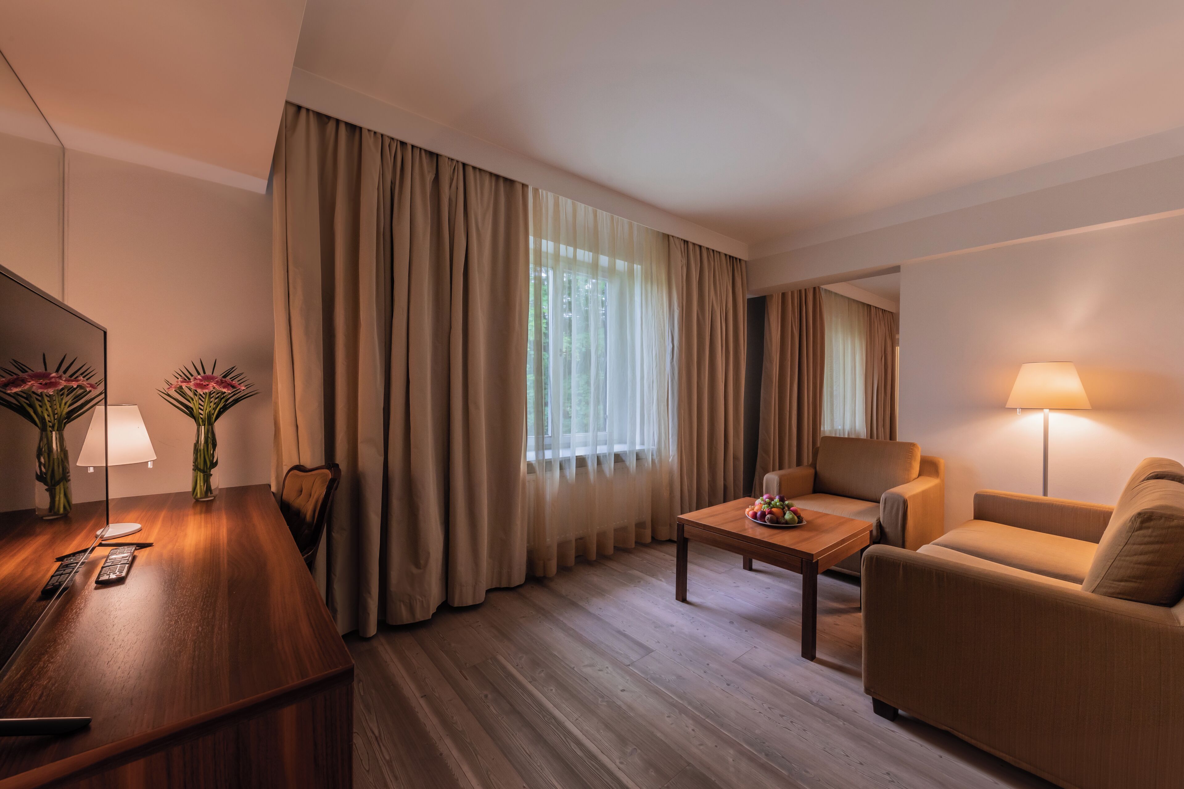 Phòng Suite phong cách cổ điển, ban công, quang cảnh vườn | Khu phòng khách