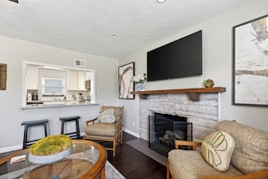 Smart TV, ping pong, books - Family Getaway, Game Room, 4 Bed Room (Beavercreek)