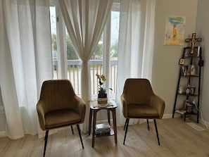 Interior - Spacious and family-friendly home away haven in the heart of Anchorage. (Anchorage)