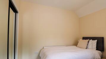 Cottage | 3 bedrooms, WiFi (free), individually decorated, individually furnished